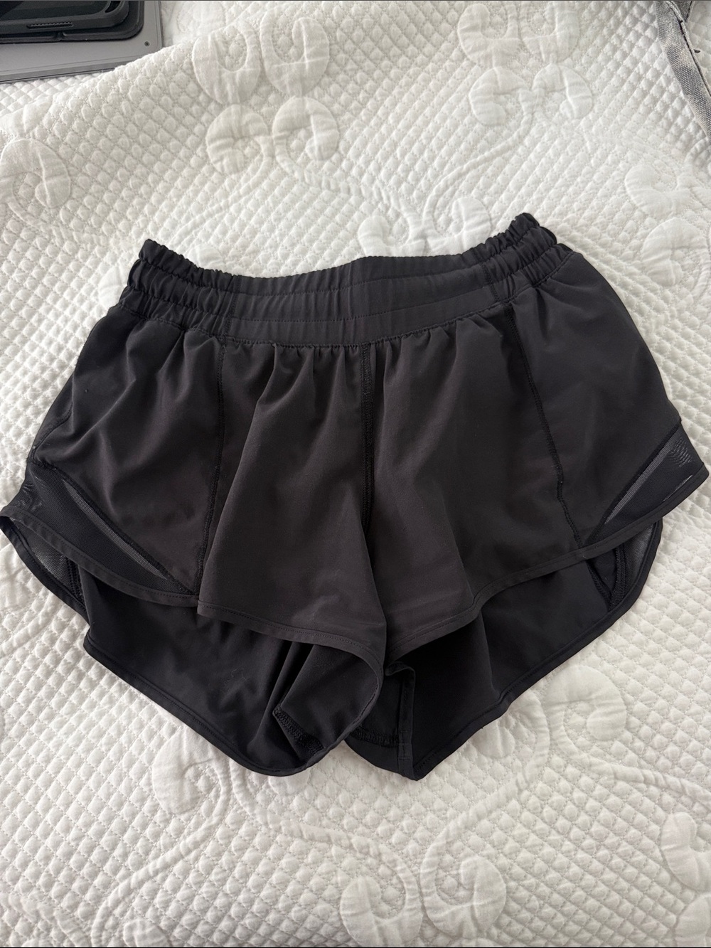Lululemon hotty hot size 4, 2.5 inseam black